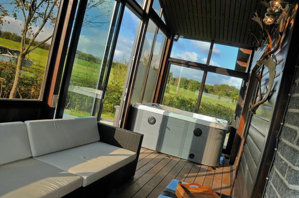 Arbre Dresse Villa Somme-Leuze Luaran gambar