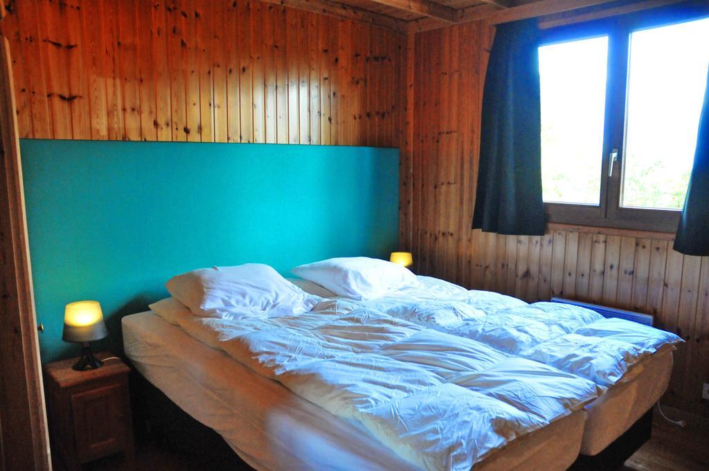Arbre Dresse Villa Somme-Leuze Luaran gambar